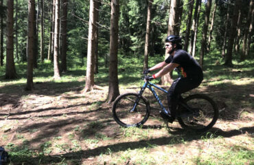 Biker im Wald G1